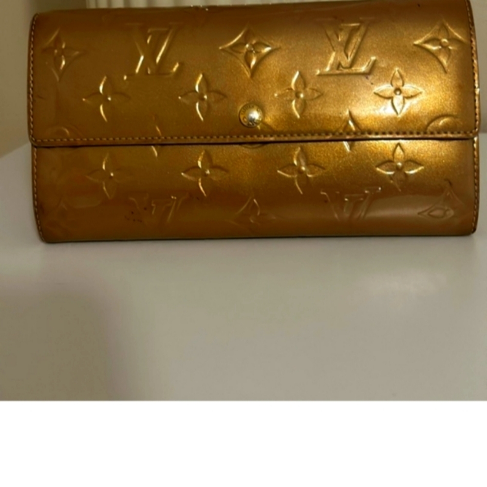 💖 Authenic Louis Vuitton Vernis Monogram Sarah Wallet